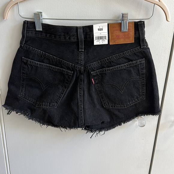 NWT Levi’s 501 Jean Shorts - Picture 4 of 9
